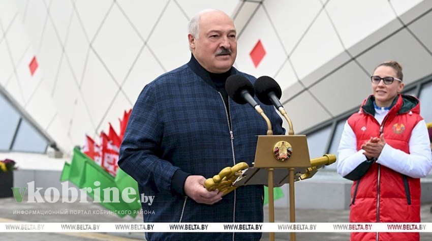 Выборы для народа, (не)удобные кадры, большое плавание, рубка по-президентски и разговор без «скидок» в Полоцке. Итоги недели Президента
