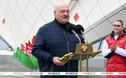 Выборы для народа, (не)удобные кадры, большое плавание, рубка по-президентски и разговор без «скидок» в Полоцке. Итоги недели Президента