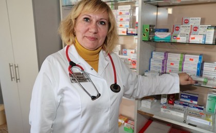 Фельдшер в аг. Батчи Мария Мазько помогает местным жителям