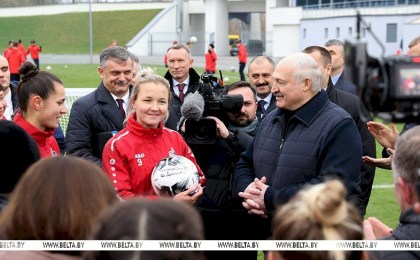 Климатическая говорильня, Лукашенко на «Тракторе» и гордость за народ. Итоги недели Президента