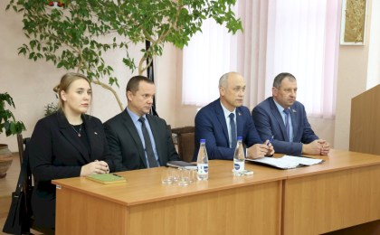 На Кобринщине продолжаются встречи представителей депутатского корпуса с трудовыми коллективами