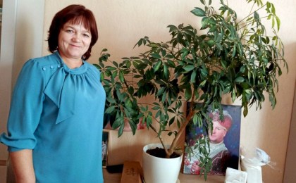 20 лет почтальон из д. Новоселки доставляет газеты местным жителям