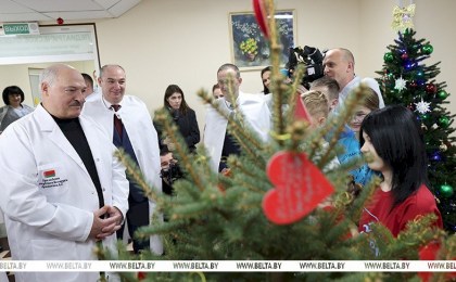 Подземка в подарок, на замене у Деда Мороза, о главном под звон бокалов и немного не до выборов. Итоги недели Президента