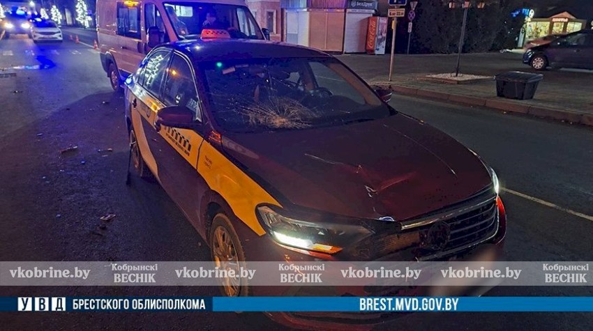 Автомобиль такси насмерть сбил пожилую женщину в Кобрине