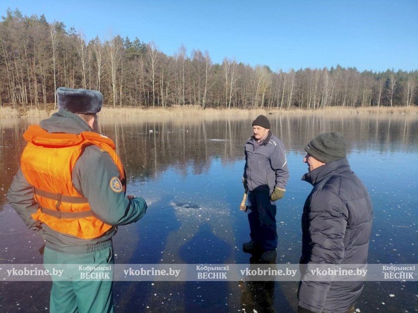 Опасность на льду: рейдовые мероприятия по зимним водоемам провели работники Кобринского РОЧС