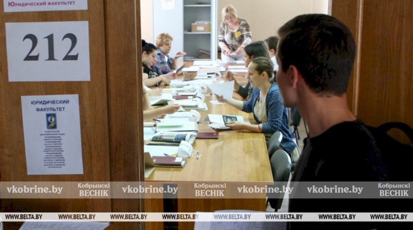 Абитуриенты смогут предварительно записаться на подачу документов в вузы