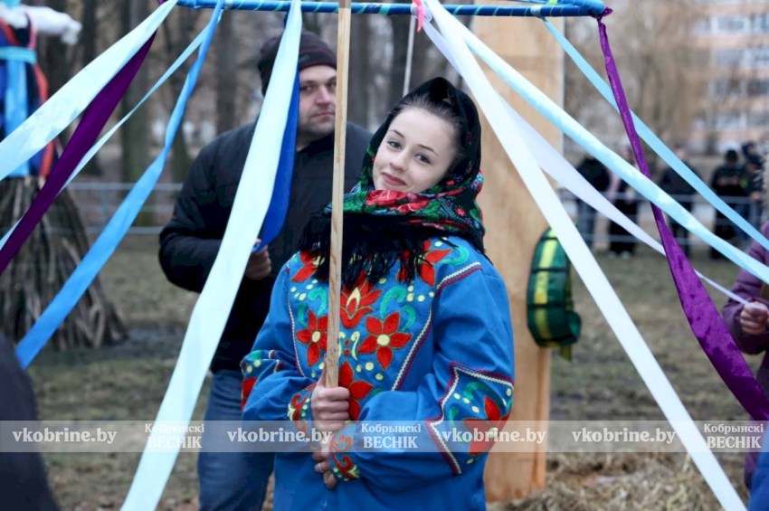 Масленичные гуляния прошли в Кобрине. ФОТОРЕПОРТАЖ