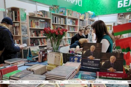 «Белкнига»: издания «Наш Президент» и «Черный замок Ольшанский» стали самыми покупаемыми на книжной выставке-ярмарке