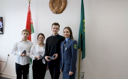 Борьба с контрабандой и перемещение товаров через границу: с работой Брестской таможни познакомились учащиеся и студенты