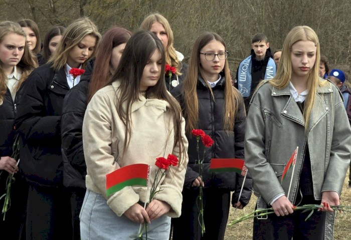 На месте сожженной деревни Орел почтили память жертв фашизма