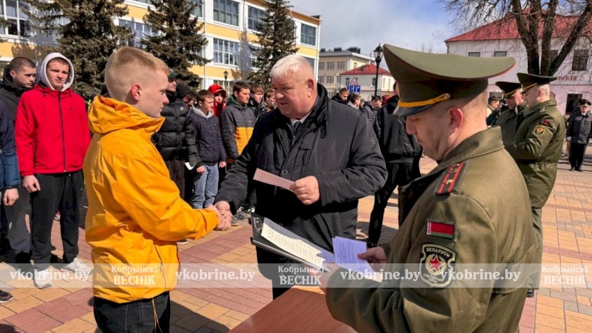 День призывника - повестки выдавались в присутствии военного оркестра