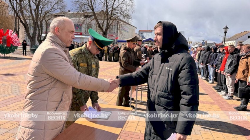 День призывника - повестки выдавались в присутствии военного оркестра