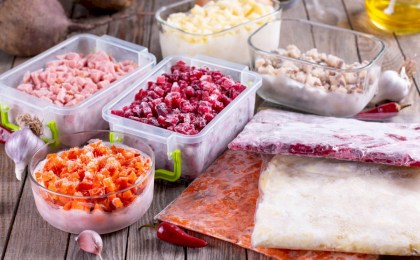 Замораживали сырые яйца или молочные продукты? Вот и зря - узнали, что еще нельзя класть в морозилку
