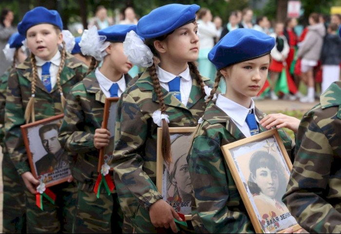 «Пионер - очень почетное звание» - в сквере Морозова прошла церемония, посвященная Дню пионерской дружбы