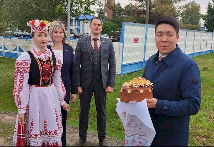 Чрезвычайный и Полномочный Посол Кыргызской Республики в Республике Беларусь Эрбол Султанбаев посетил Кобринщину