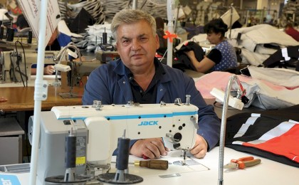 Врачеватель швейных машин: кобринчанин Василий Голец за 40 лет работы в филиале ОАО «Моготекс» освоил свою специальность в совершенстве