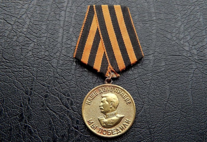 Учащийся Октябрьской школы Иван Совпель чтит память прадеда-фронтовика