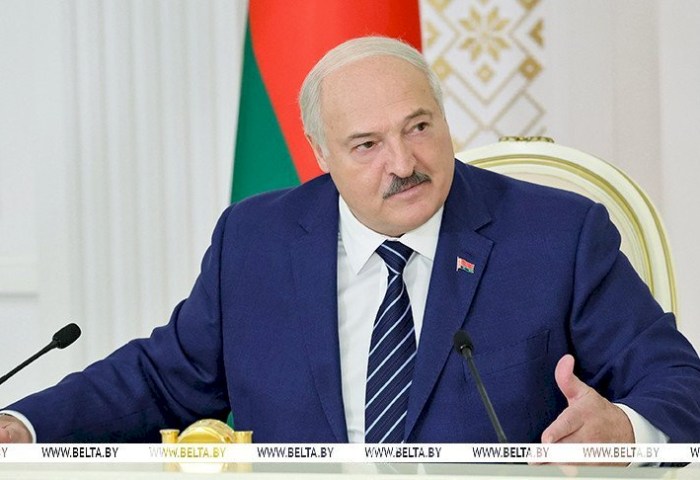 Политический штаб, остросюжетный разбор на «Беларусьфильме», дроны и молочные берега. Итоги недели Президента