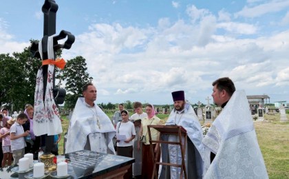 Вяртанне святыні: асвяцілі крыж на месцы страчанага храма у в. Залессе