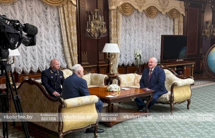 Президенту Беларуси Александру Лукашенко вручили медаль