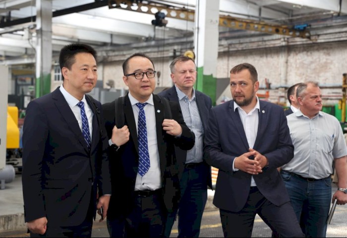 Гости из Китая ознакомились с ведущими предприятиями Кобринщины