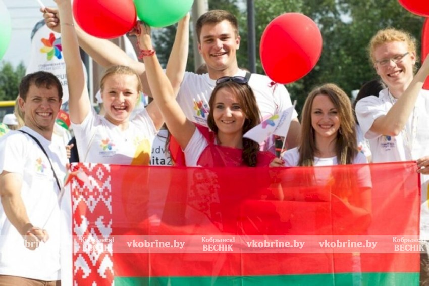 Поздравление руководства Кобринского района с Днем молодежи