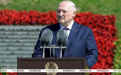 Символы независимости, кадровые перестановки и Купалье на Днепре. Итоги недели Президента