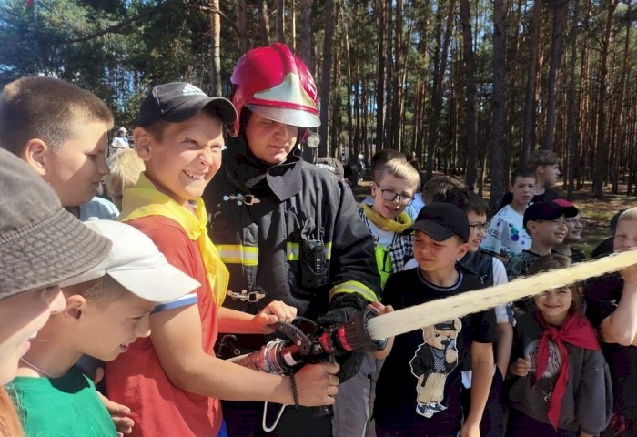 Спасатели приехали в детский лагерь «Волна» - на Кобринщине продолжается акция «Безопасные каникулы»