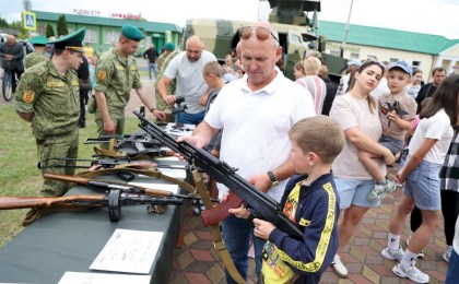 Народ и армия едины - в агрогородке Дивин стражи границы устроили праздник для сельчан