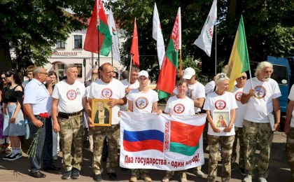 Кобрин встретил участников автопробега «Дорогами отцов», инициированного международной организацией «Братство белорусов и россиян»