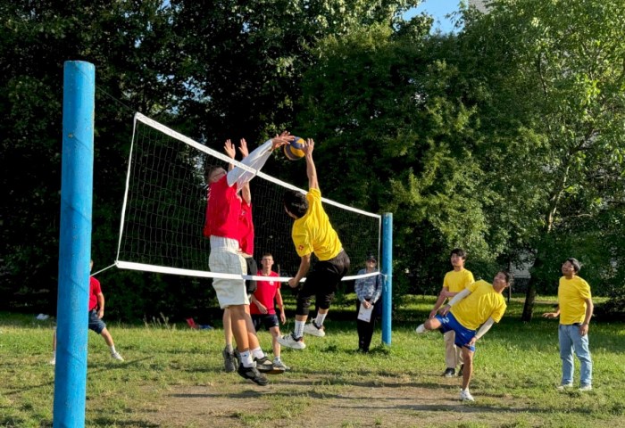 Спорт без границ - в Кобрине прошла дружеская волейбольная встреча между студентами колледжа и гражданами Непала
