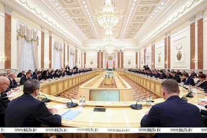 Тонкая настройка на внешнем контуре. Подробности совещания Лукашенко с дипломатами