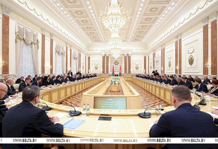 Тонкая настройка на внешнем контуре. Подробности совещания Лукашенко с дипломатами