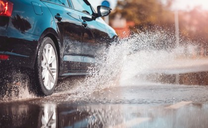 Водитель окатил пешехода водой из-под колес - что за это будет и какая ответственность предусмотрена?