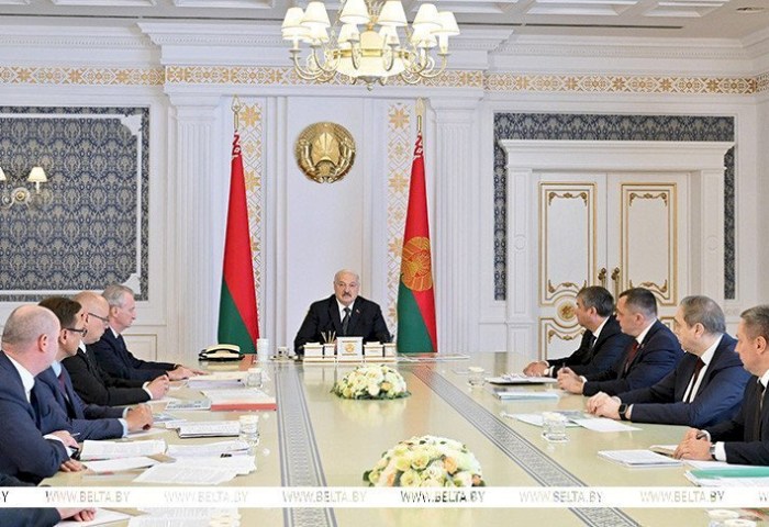 Разговор с Трампом, ситуация в банках, будущее биофармацевтики и закрытый доклад министра обороны. Итоги недели Президента