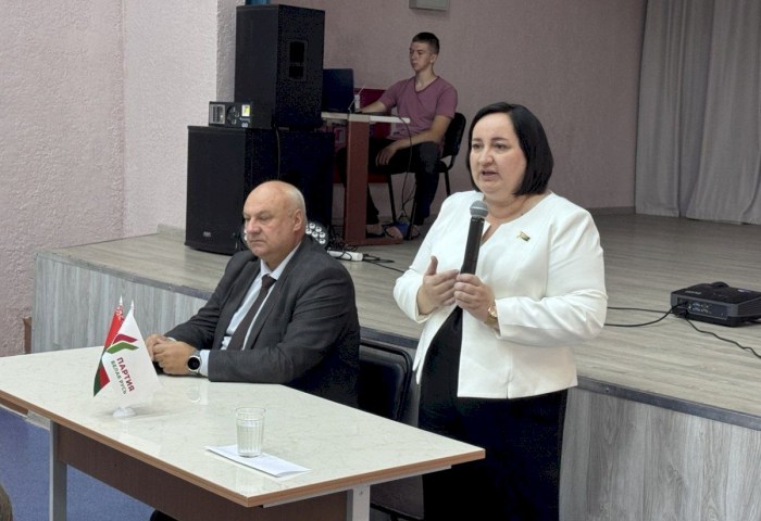 Депутат работает в округе