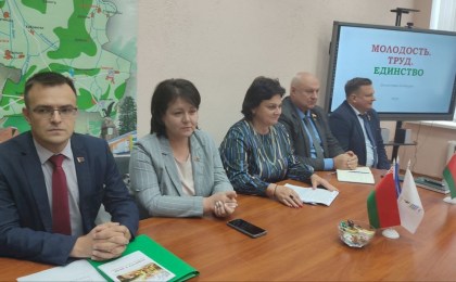 Адаптация в трудовых коллективах, вопросы наставничества - в Кобрине прошла диалоговая площадка с молодыми специалистами-педагогами