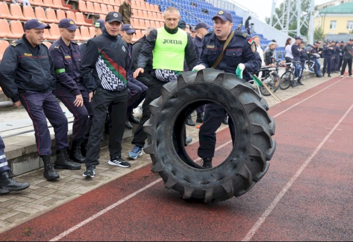 В честь предков, заложивших фундамент единства - сотрудники Кобринского РОВД приняли участие в V милицейской эстафете