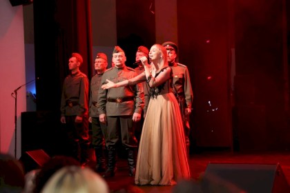 Праздник мудрости и преемственности поколений - в Кобринском Дворце культуры прошло торжественное мероприятие ко Дню народного единства