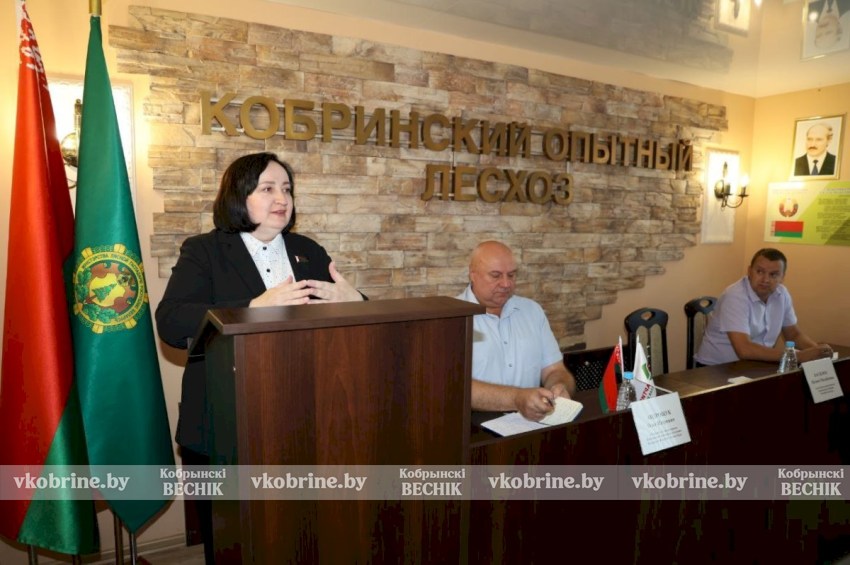 Депутат работает в округе: встречи с коллективами в рамках Единого дня информирования, участие в семинаре ветеранских организаций