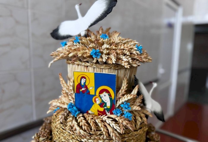 Красавец-каравай готов отправиться в Белоозерск на Дожинки! Узнали секреты подготовки