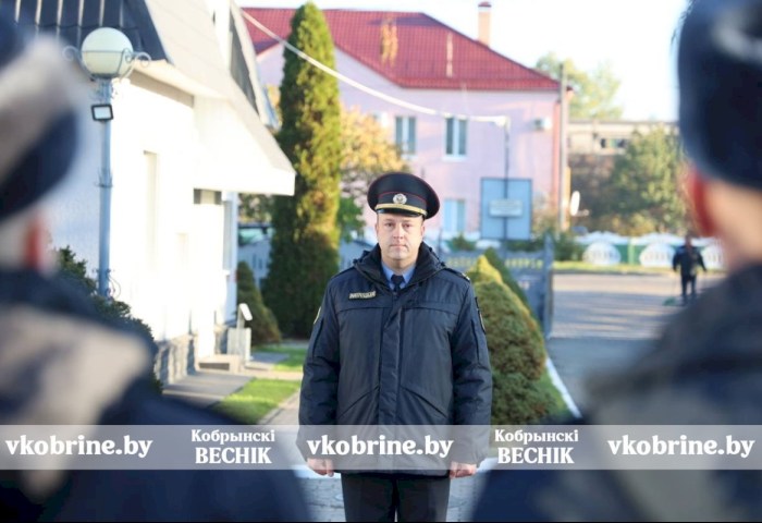 В Кобрине задержали хулигана с пистолетом - герои отмечены перед строем