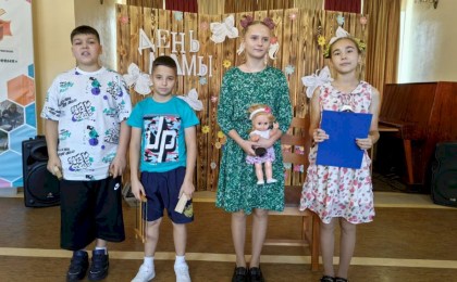 По-домашнему тепло и трогательно в Кобринской детской деревне прошло мероприятие, посвященное Дню матери