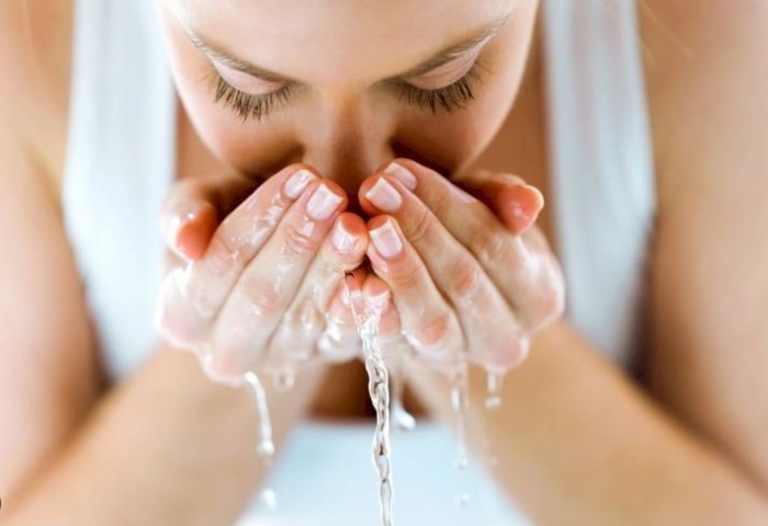 Косметолог назвала распространенные ошибки при ежедневном очищении кожи лица