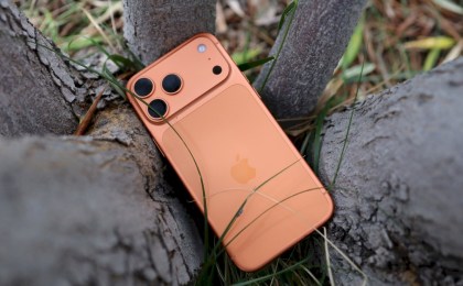 Школьница хотела скачать игру на телефон - теперь мошенники вымогают деньги за разблокировку