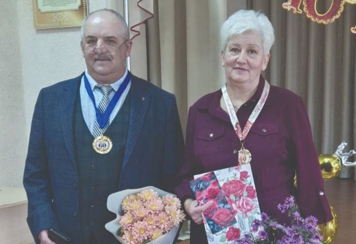 Сразу два юбилея отметили в Городецкой средней школе - Леонид Лысюк и Галина Войтович принимали поздравления