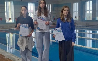 От старта до победы - кобринчанка Юлия Конончик взяла золото на областных соревнованиях по плаванию
