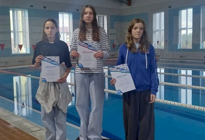 От старта до победы - кобринчанка Юлия Конончик взяла золото на областных соревнованиях по плаванию