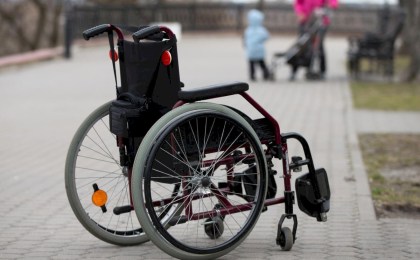 Где и как оформить бесплатное кресло-коляску — ответили в Минтруда