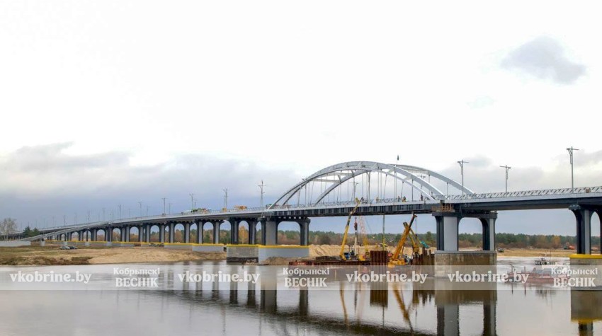 Мост в Мозыре планируют открыть 6 ноября - в строительстве участвовала техника предприятия из Кобрина